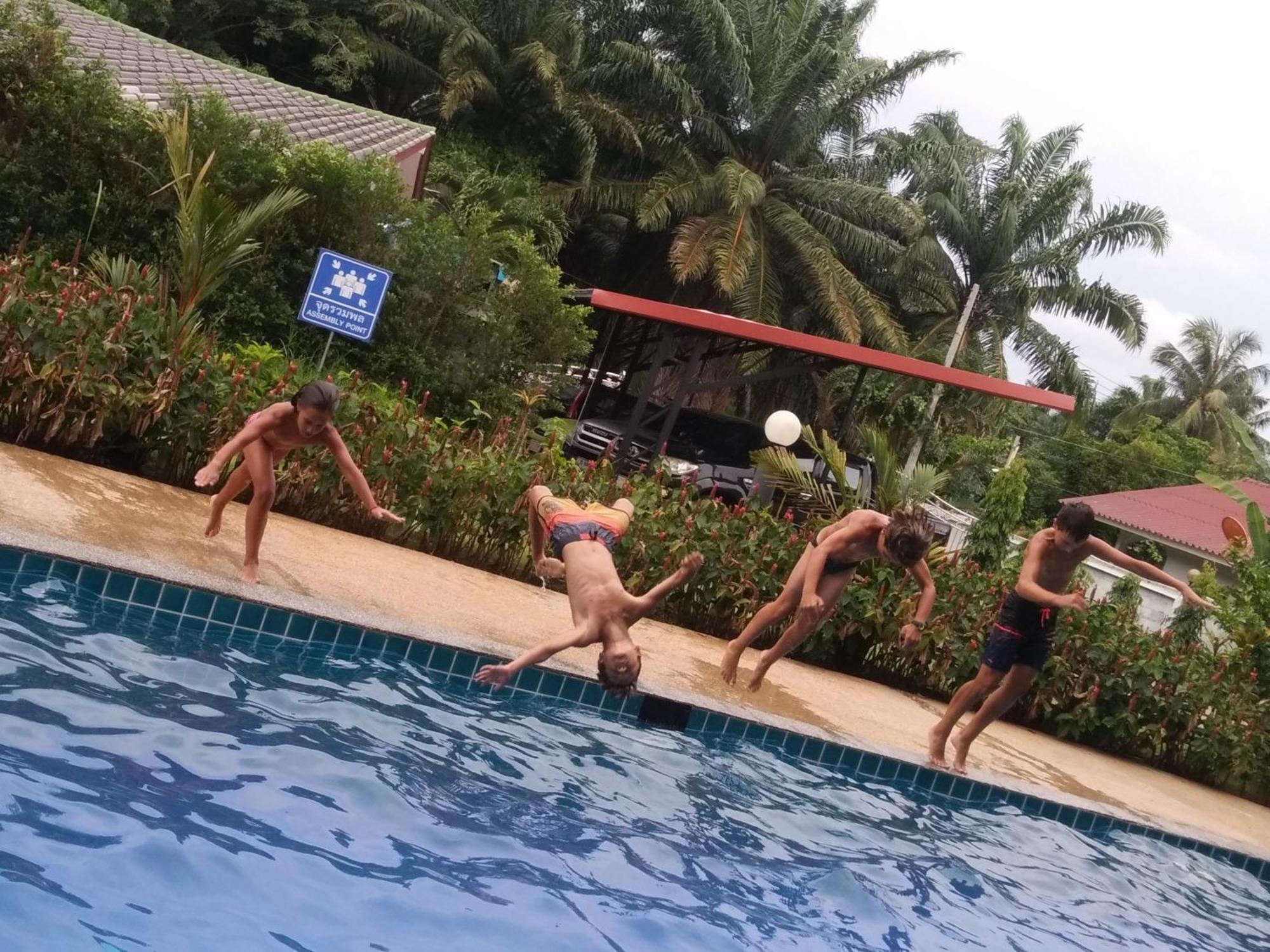 Sj House Hotel Aonang Ban Klong Haeng Bagian luar foto
